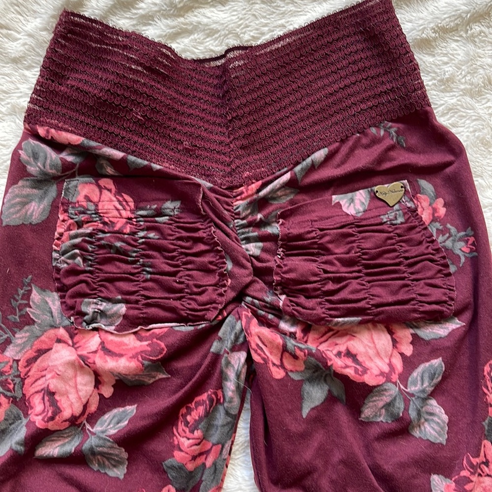 Cute booty lounge
